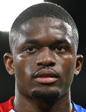 Foto de Cheick Doucouré, jugador de Crystal Palace en la posición de Centrocampista defensivo