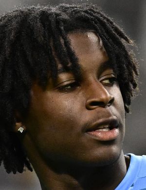 Foto de Darryl Bakola, jugador de Olympique de Marseille en la posición de Mediocentro ofensivo