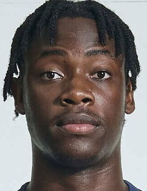 Foto de El Chadaille Bitshiabu, jugador de RB Leipzig en la posición de Defensa central