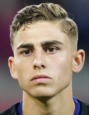 Foto de Fermín López, jugador de Barcelona en la posición de Mediocentro
