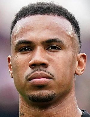 Foto de Gabriel Magalhães, jugador de Arsenal en la posición de Defensa central