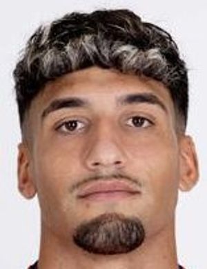Foto de Iker Benito, jugador de CD Mirandés en la posición de Extremo derecho