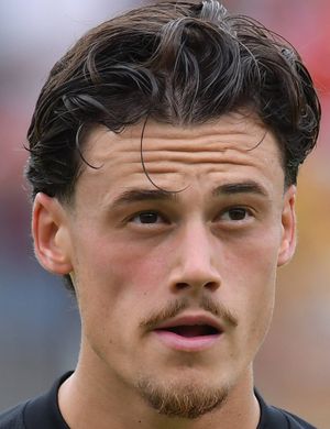 Foto de Mile Svilar, jugador de AS Roma en la posición de Portero