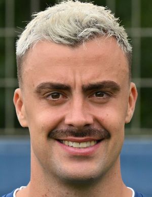 Foto de Philipp Förster, jugador de SV Darmstadt 98 en la posición de Mediocentro ofensivo