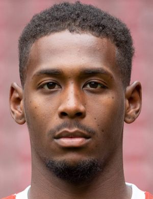Foto de Reece Oxford, jugador de FC Augsburg en la posición de Defensa central