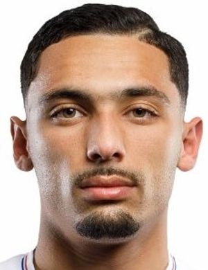 Foto de Yassine Benrahou, jugador de SM Caen en la posición de Mediocentro ofensivo